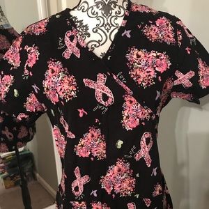 EUC breast cancer support scrub top size small